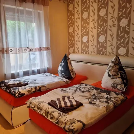 Schoene, Gemuetliche Ferienwohnung In Apartman